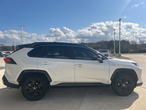 Used 2021 Toyota RAV4 XSE image 9