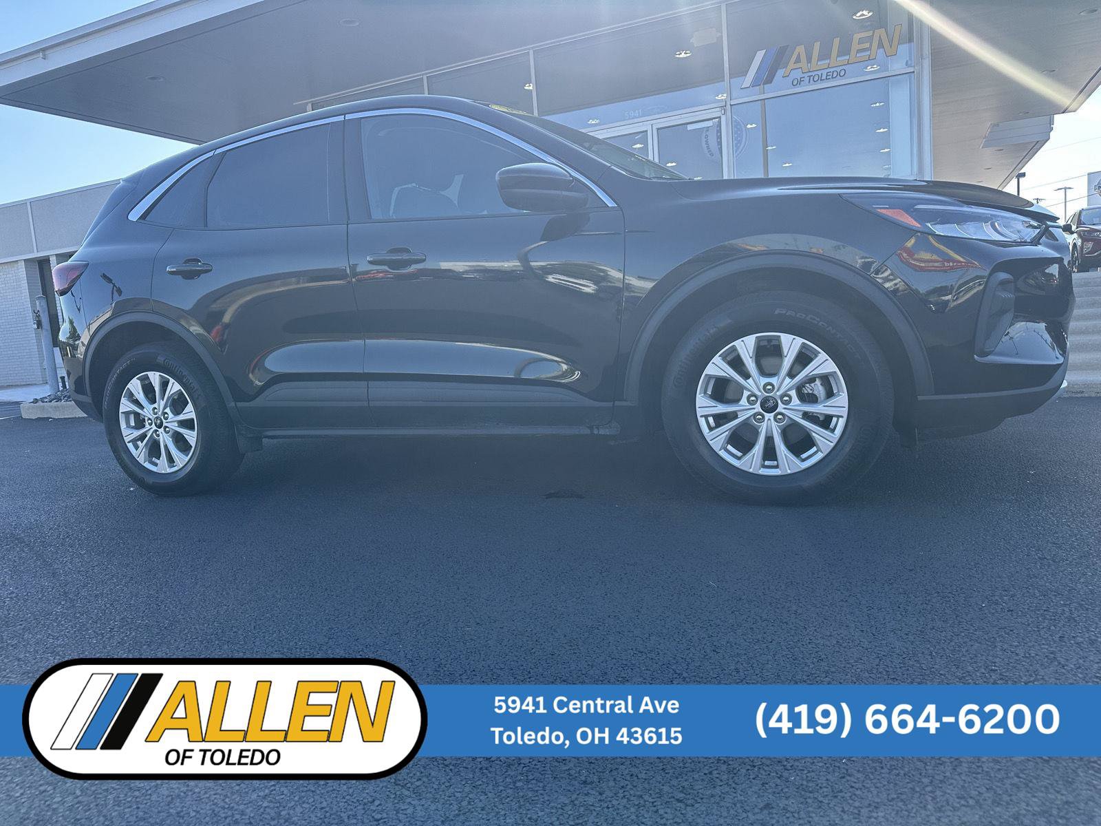 Used 2023 Ford Escape Active w/ Tech Pack #2 AWD/4WD image 1