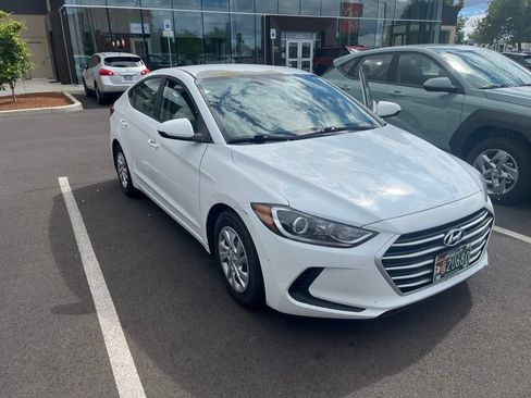 Used 2017 Hyundai Elantra SE FWD image 2