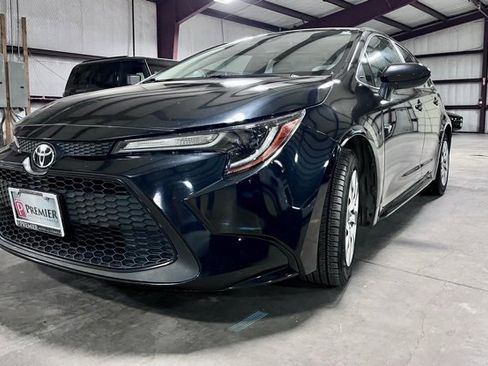 Used 2022 Toyota Corolla LE image 5