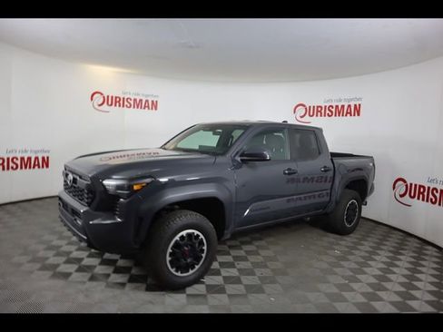 Used 2024 Toyota Tacoma TRD Off-Road AWD/4WD image 5