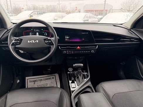 Used 2023 Kia Niro EX image 33