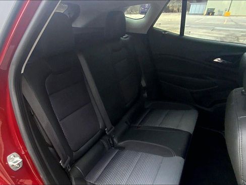 Used 2025 Chevrolet Trax LT w/ LT Convenience Package image 23