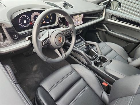 Used 2024 Porsche Cayenne Coupe image 4