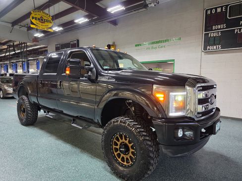 Used 2015 Ford F250 Lariat w/ Lariat Interior Package image 4