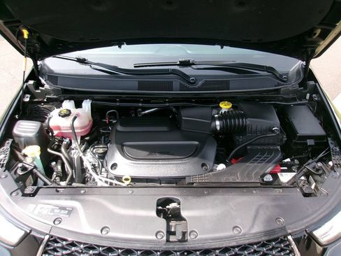 Certified 2024 Chrysler Pacifica Touring-L FWD image 19