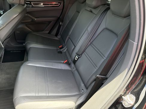 Used 2020 Porsche Cayenne AWD/4WD image 17