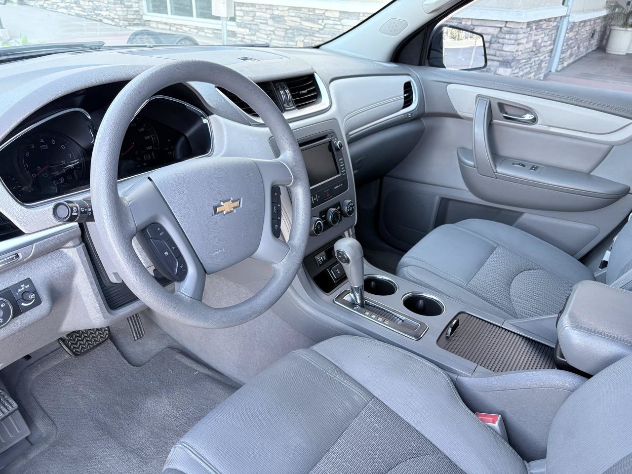 Used 2016 Chevrolet Traverse LS FWD image 2
