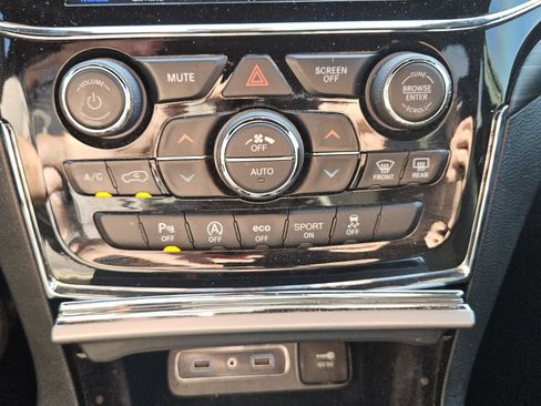 Used 2021 Jeep Grand Cherokee Laredo X image 10