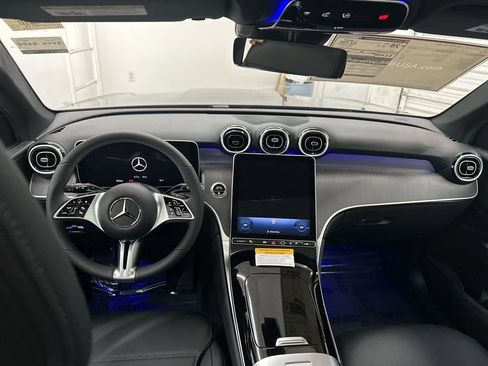 Used 2025 Mercedes-Benz GLC 300 4MATIC image 20