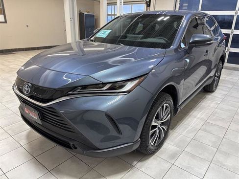 Used 2023 Toyota Venza LE image 1