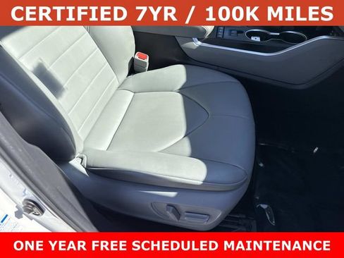 Used 2022 Toyota Highlander XLE AWD/4WD image 10
