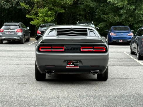 Used 2019 Dodge Challenger SXT image 5