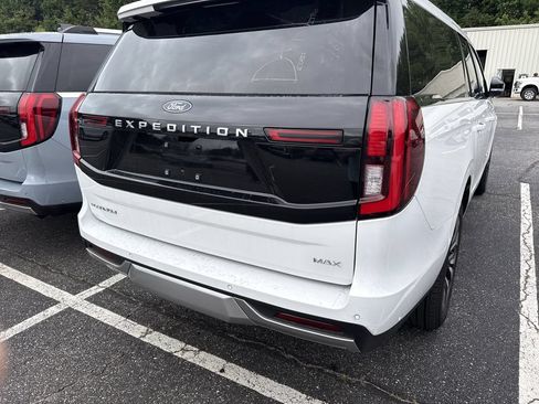 Used 2025 Ford Expedition Max Platinum w/ Driver's Package AWD/4WD image 17