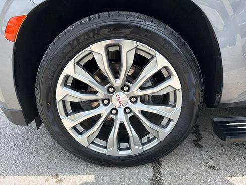 Used 2021 GMC Yukon Denali w/ Denali Premium Package AWD/4WD image 31