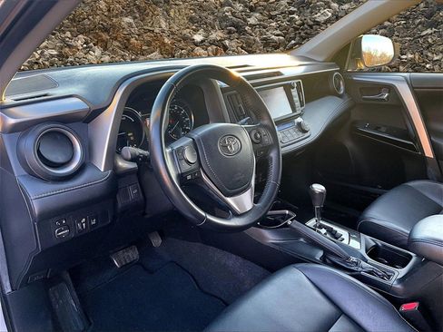 Used 2016 Toyota RAV4 Limited image 12