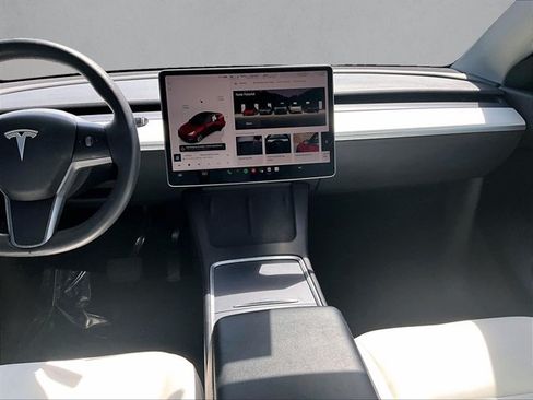 Used 2022 Tesla Model Y Long Range AWD/4WD image 8