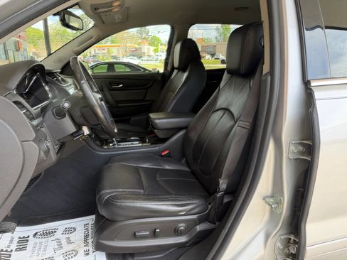 Used 2017 Chevrolet Traverse LT FWD image 9
