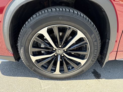 Used 2021 Toyota Highlander XSE AWD/4WD image 11