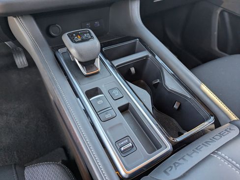 Used 2025 Nissan Pathfinder SV image 25