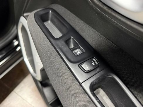 Used 2019 Jeep Renegade Latitude FWD image 25
