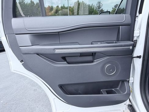 Used 2024 Ford Expedition XLT AWD/4WD image 32
