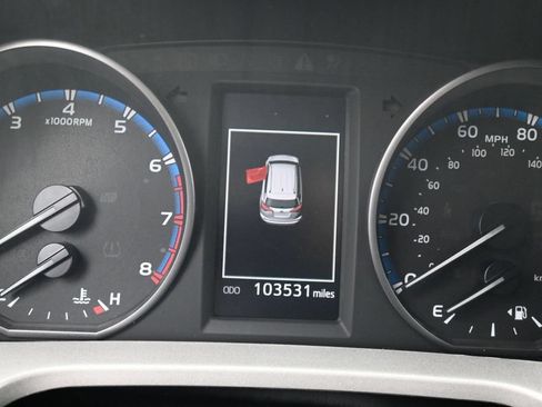 Used 2017 Toyota RAV4 XLE FWD image 10