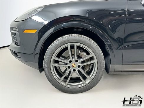 Used 2023 Porsche Cayenne Platinum Edition AWD/4WD image 18