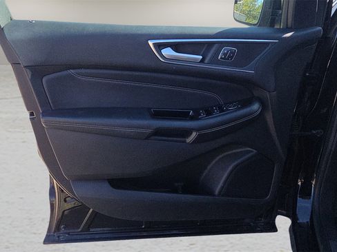 Used 2018 Ford Edge Titanium image 22