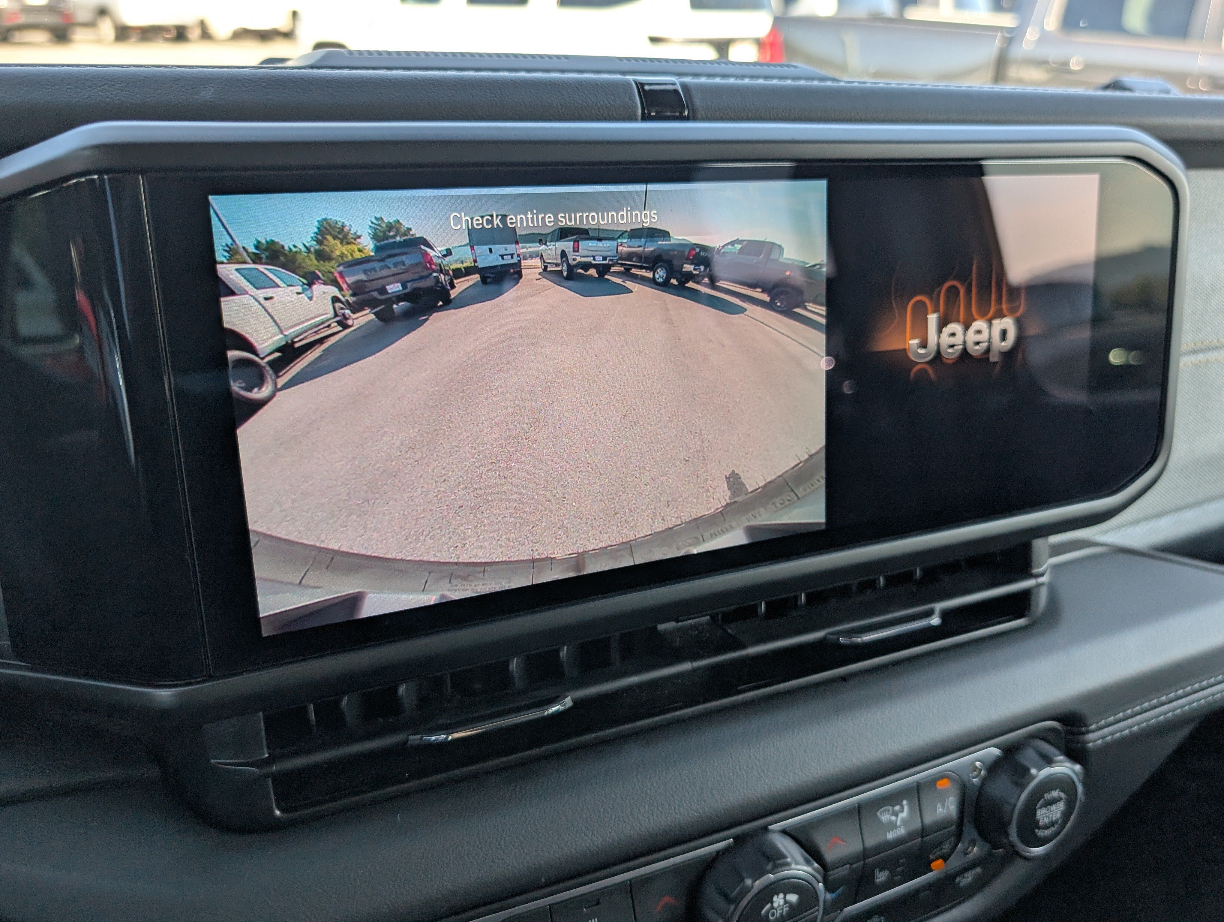 Used 2026 Jeep Wrangler Unlimited Sahara AWD/4WD image 16