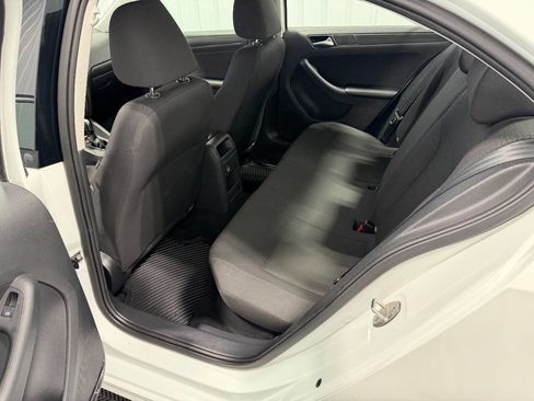 Used 2015 Volkswagen Jetta S image 9