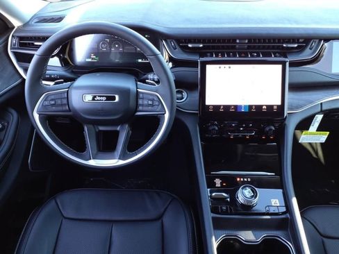 New 2024 Jeep Grand Cherokee Limited 4xe w/ Luxury Tech Group II image 17