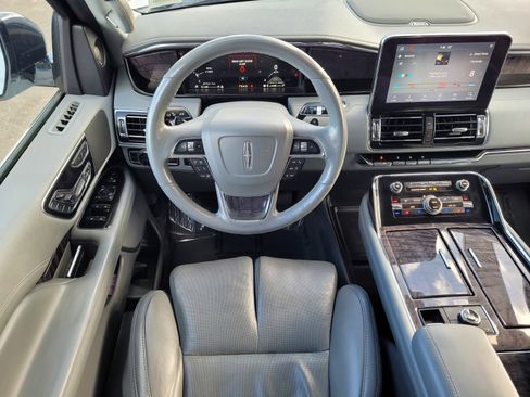 Used 2020 Lincoln Navigator Reserve image 14
