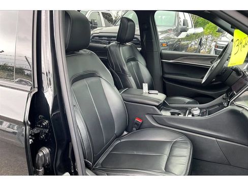 Used 2024 Jeep Grand Cherokee L Limited w/ Luxury Tech Group II AWD/4WD image 7