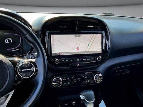 Used 2024 Kia Soul EX image 9