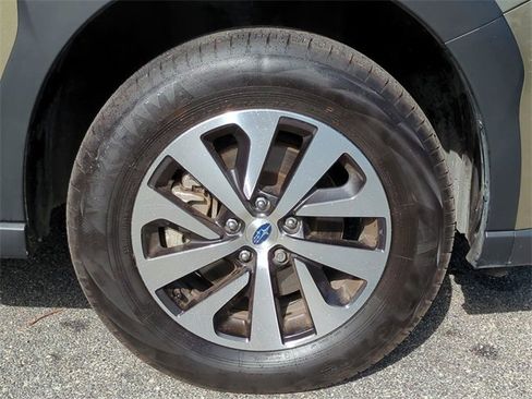 Used 2025 Subaru Outback Premium w/ Popular Package #1A image 11