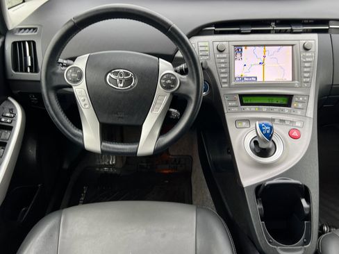 Used 2014 Toyota Prius Five image 14