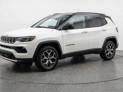 Used 2025 Jeep Compass Limited AWD/4WD image 3