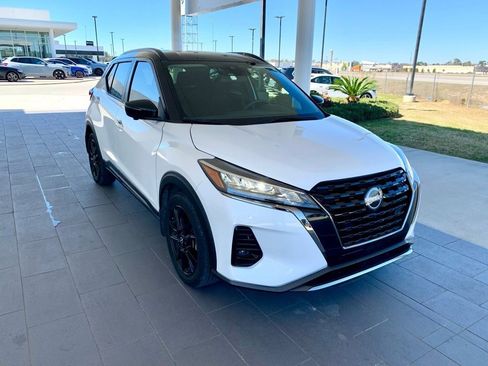 Used 2024 Nissan Kicks SR image 3