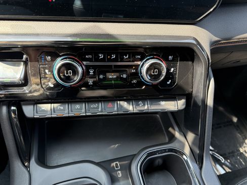 Used 2022 GMC Sierra 1500 AT4 w/ AT4 Premium Package AWD/4WD image 43