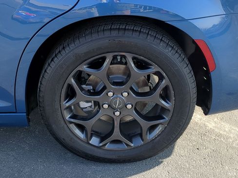 Used 2022 Chrysler 300 Touring L w/ Comfort Group image 12