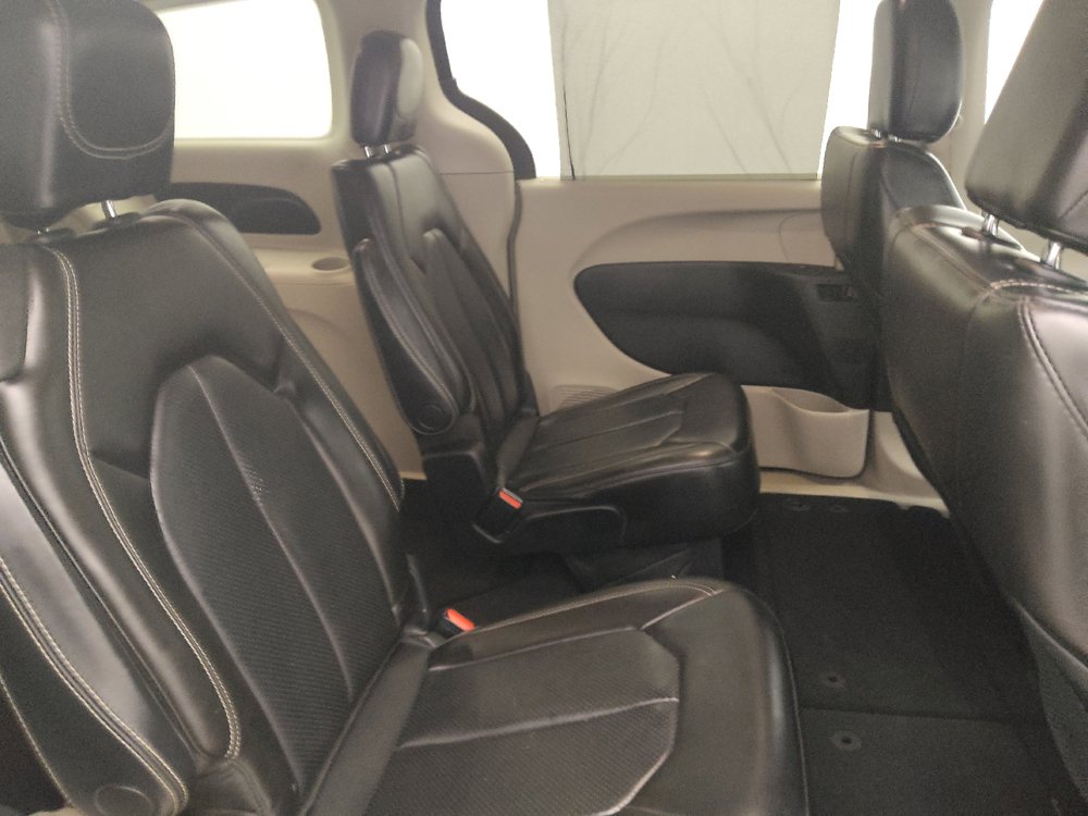 Used 2020 Chrysler Voyager Lxi FWD image 19