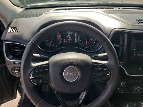 Used 2020 Jeep Cherokee Latitude Plus FWD image 26
