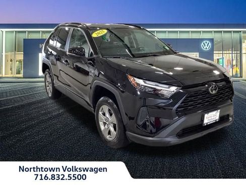 Used 2025 Toyota RAV4 XLE AWD/4WD image 1