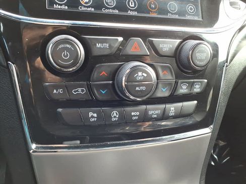 Used 2021 Jeep Grand Cherokee Laredo X image 16