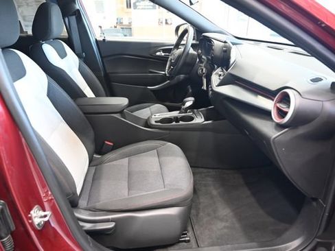 Used 2024 Chevrolet Trax RS w/ Driver Confidence Package FWD image 10