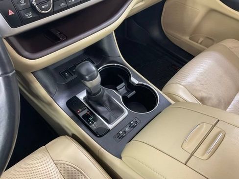 Used 2017 Toyota Highlander Limited Platinum w/ Carpet Mat Package AWD/4WD image 22