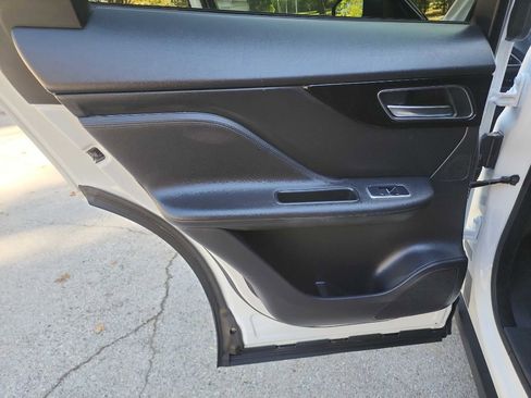 Used 2018 Jaguar F-PACE Premium image 35