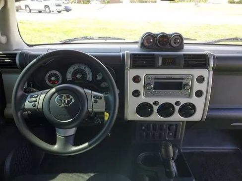 Used 2013 Toyota FJ Cruiser 4WD image 12