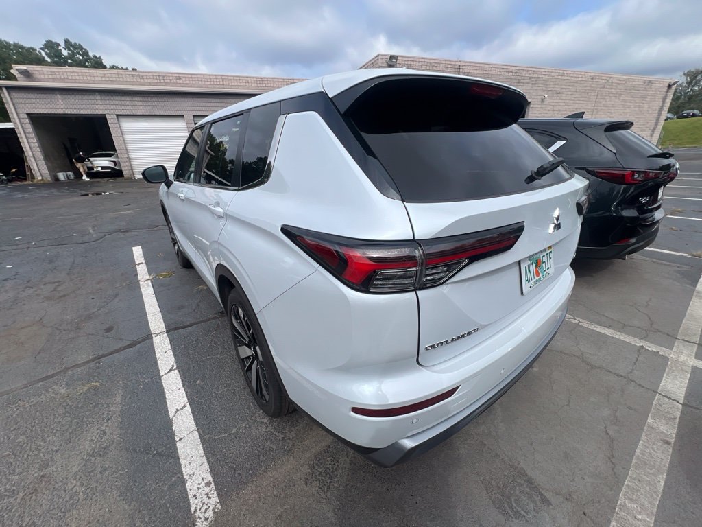 Used 2025 Mitsubishi Outlander SE AWD/4WD image 5